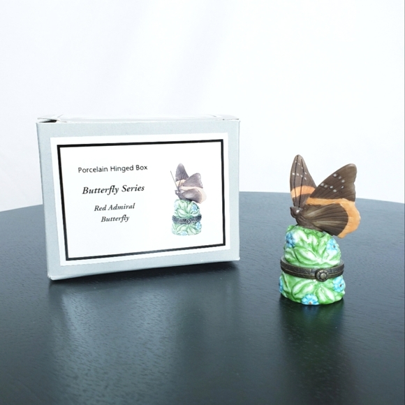 *Last Chance* Red Admiral Butterfly Porcelain Hinged Box PHB MidwestTrinket - Picture 1 of 12